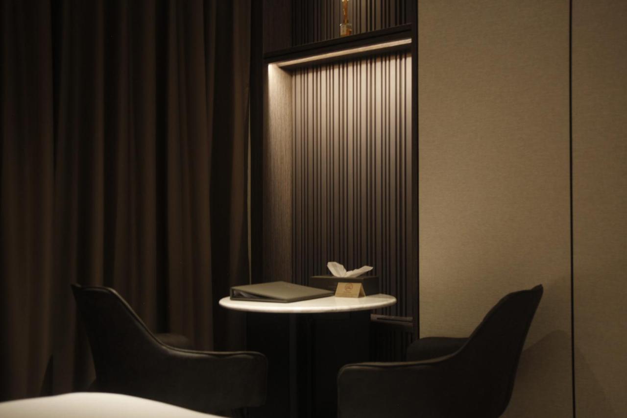 Cascade Hotel Бангкок Экстерьер фото