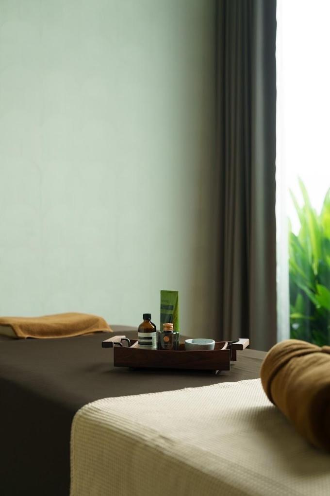 Cascade Hotel Бангкок Экстерьер фото
