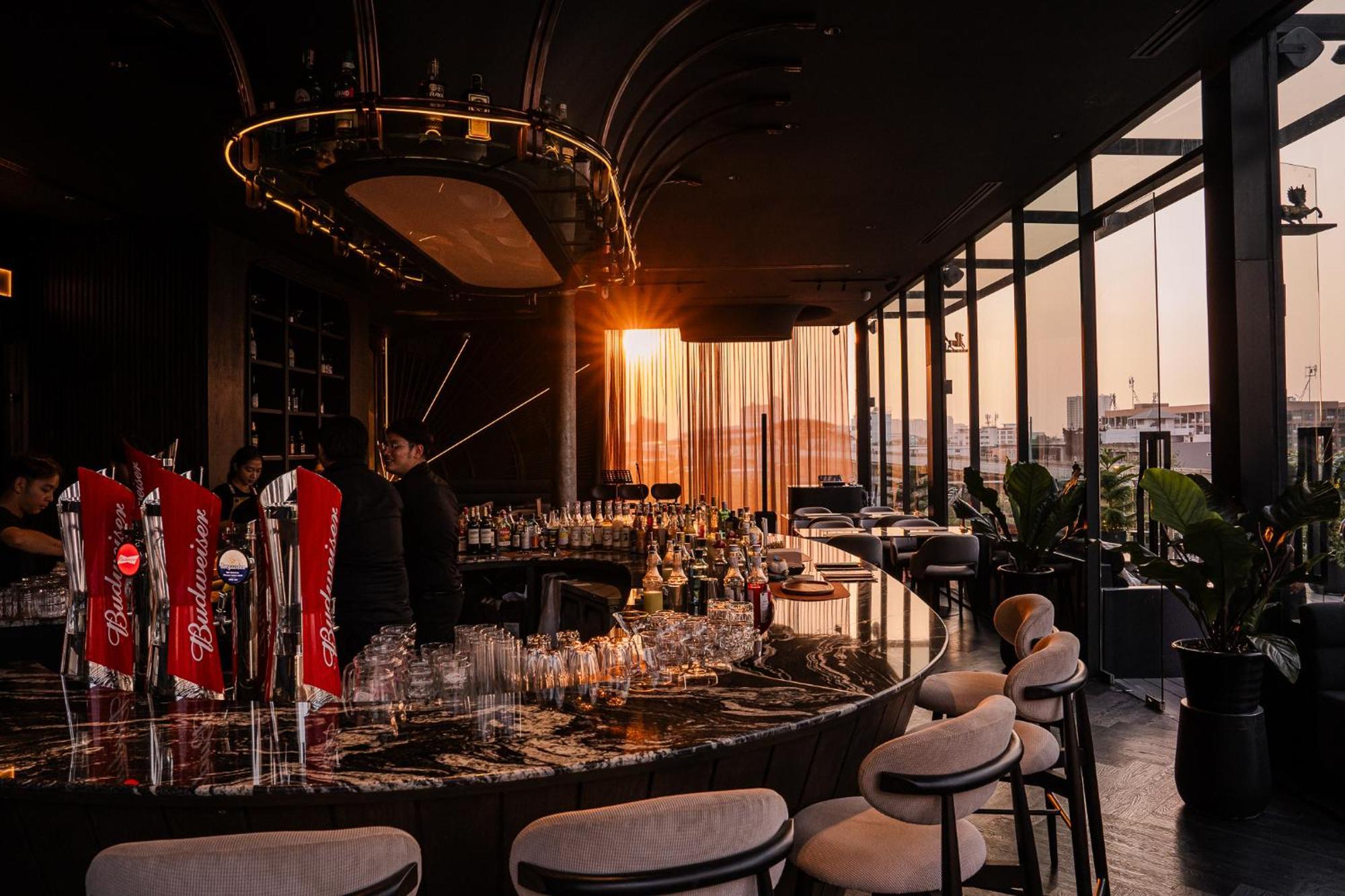 Cascade Hotel Бангкок Экстерьер фото